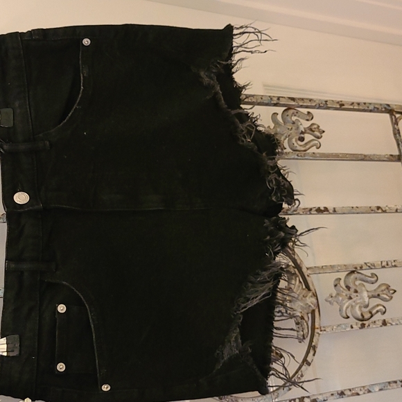 NWT ZARA Frayed Black Denim Shorts sz 42 ( 10 ) - Picture 3 of 7